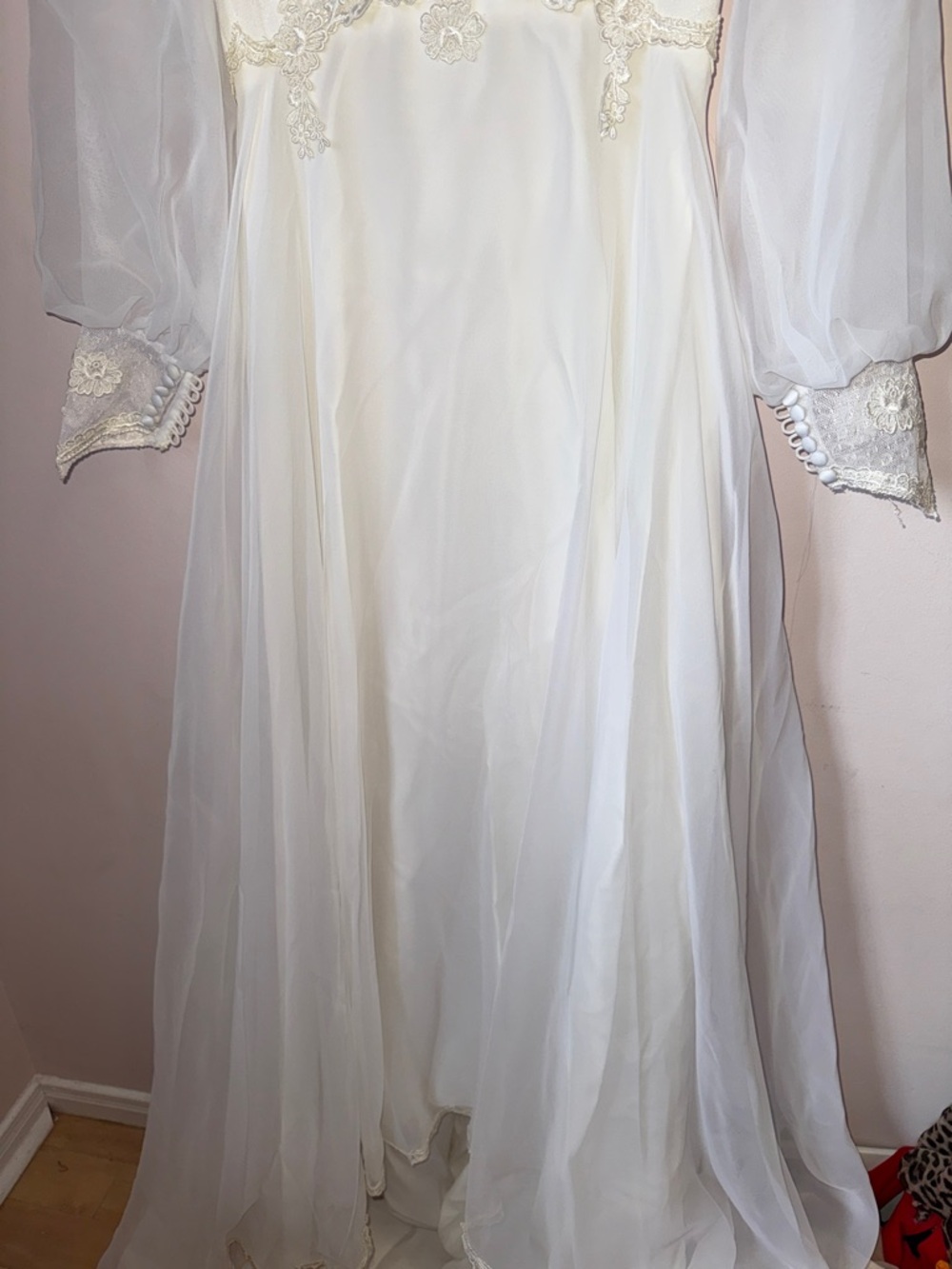 Vintage Ivory Lace Bodice Long Sleeve Wedding Dress - Picture 4 of 6